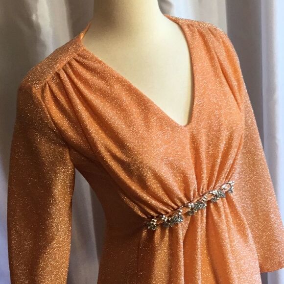 Beautiful VINTAGE gown in light tangerine with silver threads throughout - Picture 5 of 14